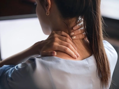목 통증이 3개월 이상 지속되면…‘이 질환’의심해야