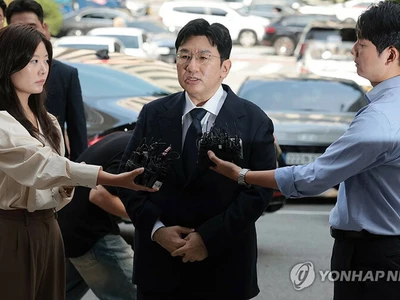 경찰 출석 방시혁 “심려 끼쳐 송구”… ‘부정거래’ 혐의는 부인