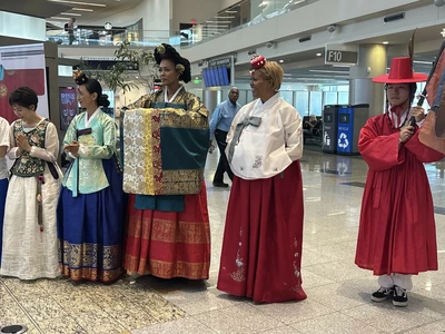 '한복의 아름다움' 세계 관문 공항서 알렸다