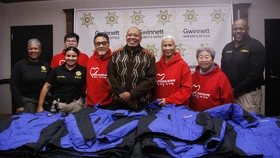 미션아가페, 귀넷 셰리프국에 사랑의 점퍼 전달