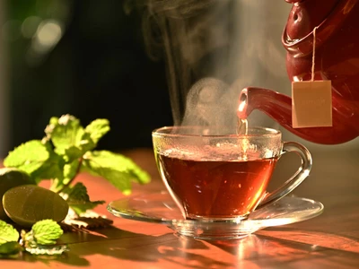 뼈 건강에 커피가 더 좋을까, 차가 더 좋을까?