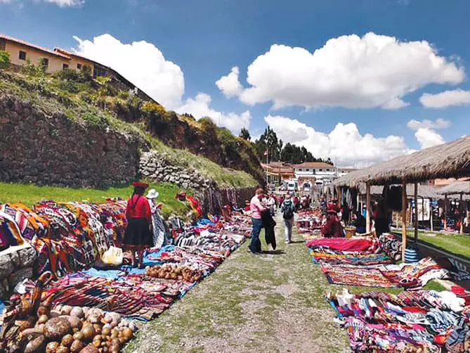 날 것의 다큐멘터리… 믿고 가는 페루 시장