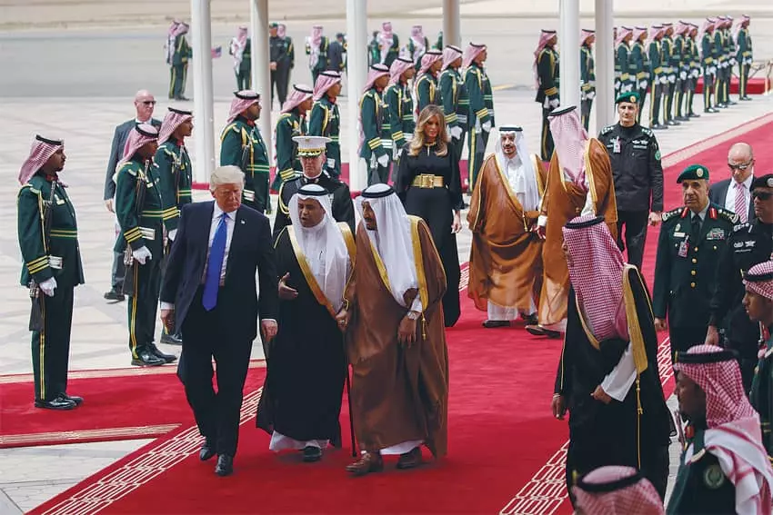 트럼프, 사우디서 ‘국왕급 환대’