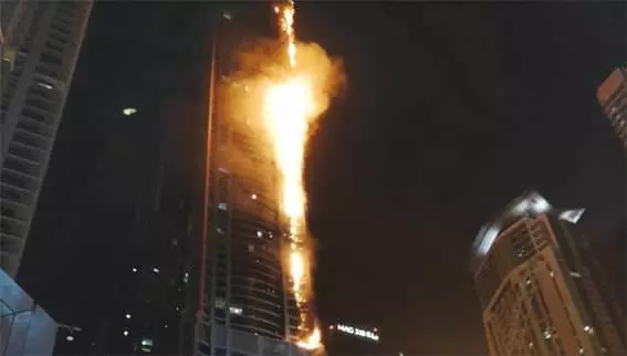 <사진>두바이 최고층 아파트서 대형 화재