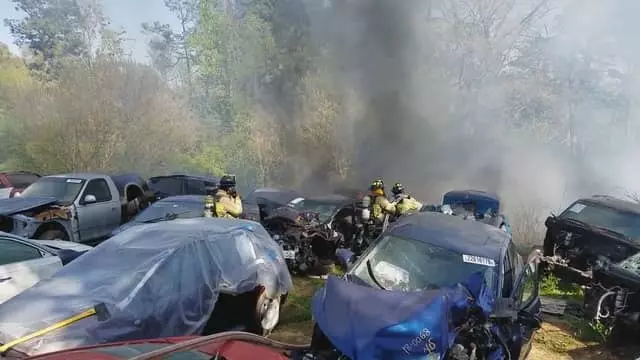 <사진>게인즈빌 관목지대 화재... 차량들 전소