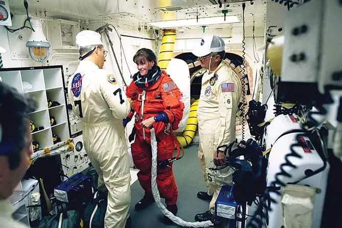 여성을 위해 우주 길 닦은 여성 우주비행사 은퇴