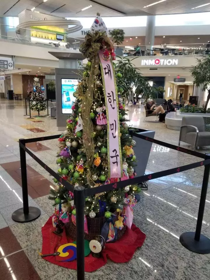 <사진> 애틀랜타 공항에 한국 성탄트리