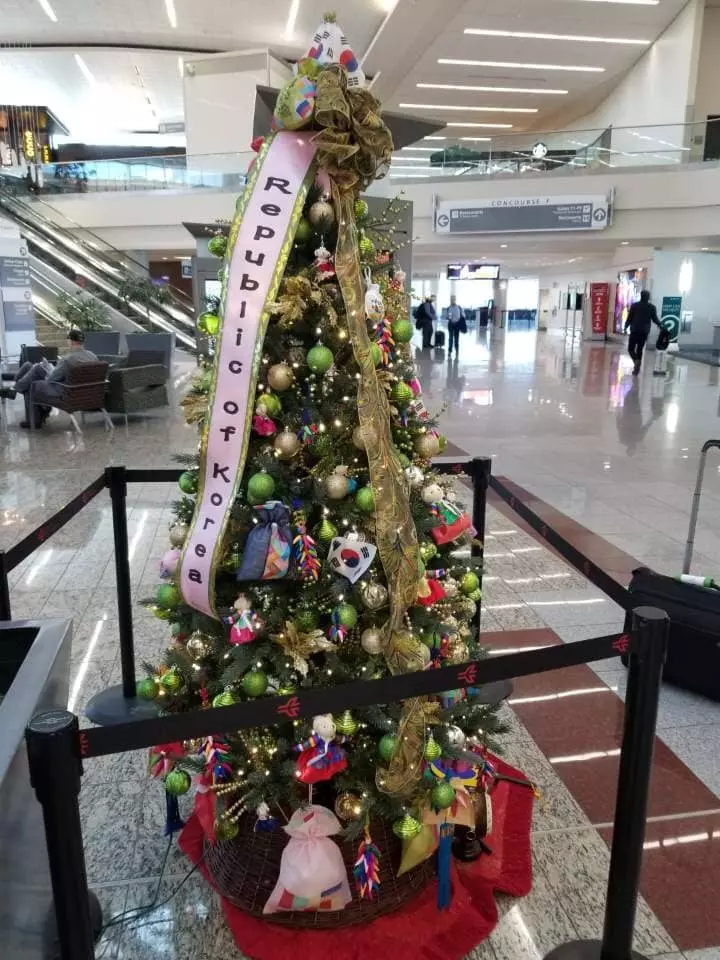 <사진> 애틀랜타 공항에 한국 성탄트리