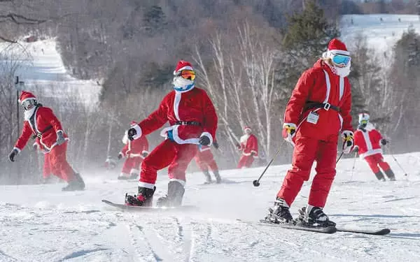 스키 타는 산타