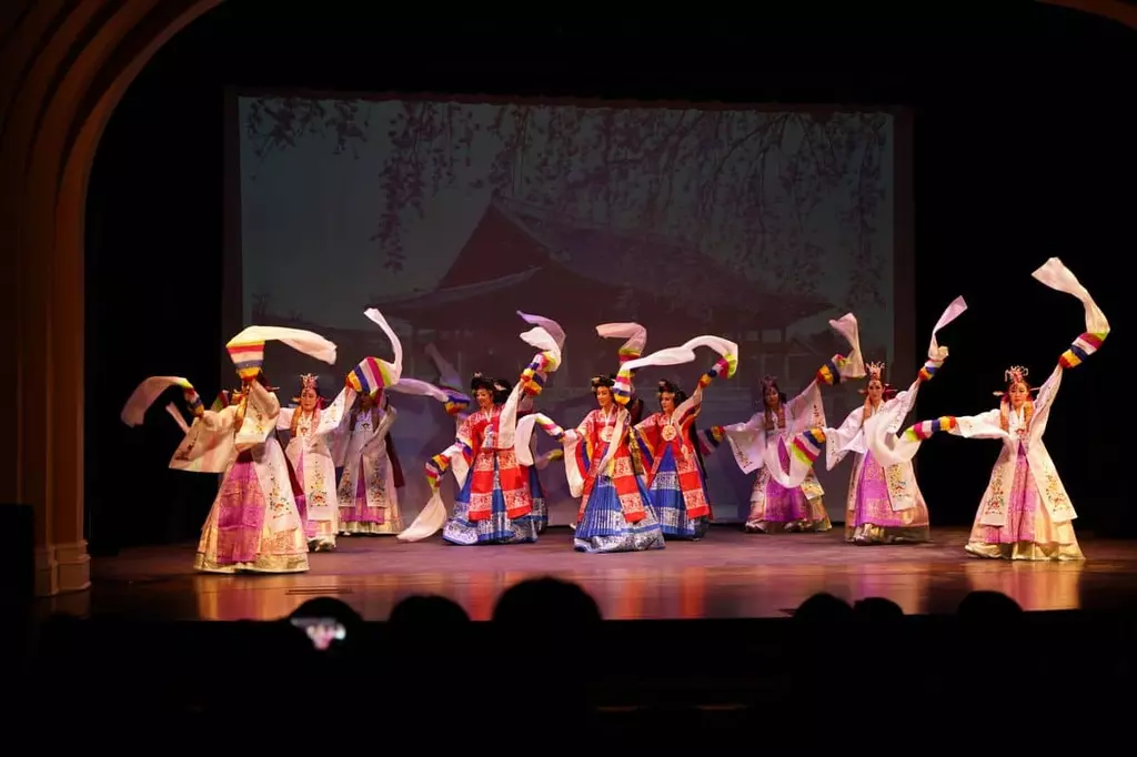 한국의 혼 담은  '춤'에 박수갈채