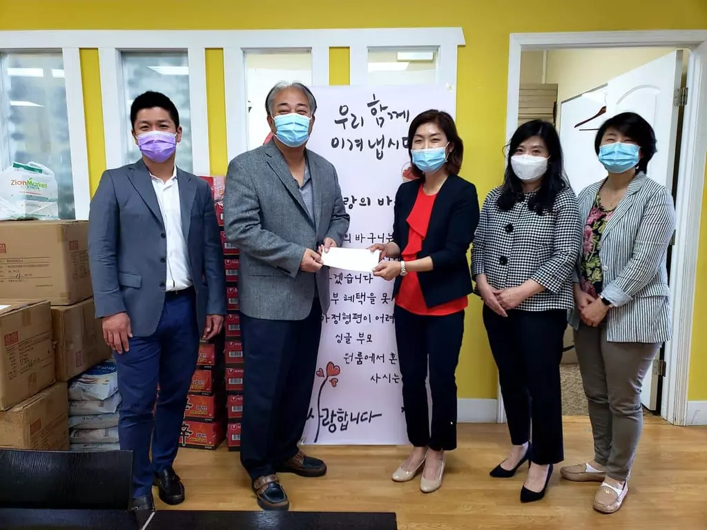 부동산 협회 '천사의 바구니' 후원금 전달