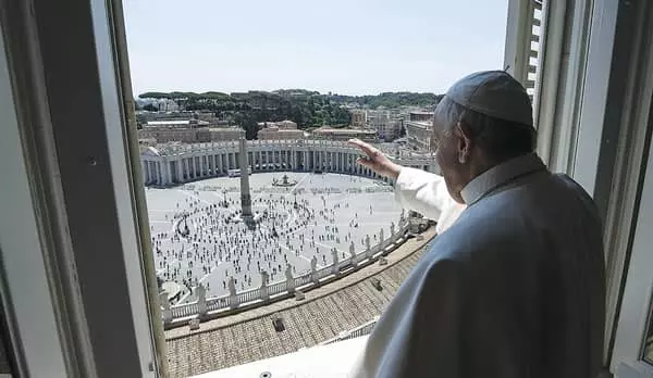 교황, 바티칸 성베드로광장서 주일삼종기도 주례