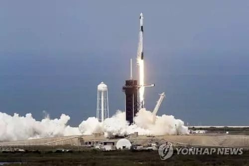 첫 민간 유인우주선 발사 성공…19시간 뒤 ISS 도킹