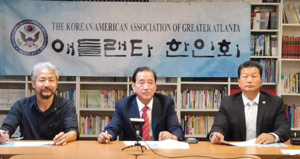 김영배 이사장, 김윤철 한인회장, 김상국 수석부회장(왼쪽부터)이 2021 코리안페스티벌 개최에 관한 기자회견을 하고 있다.