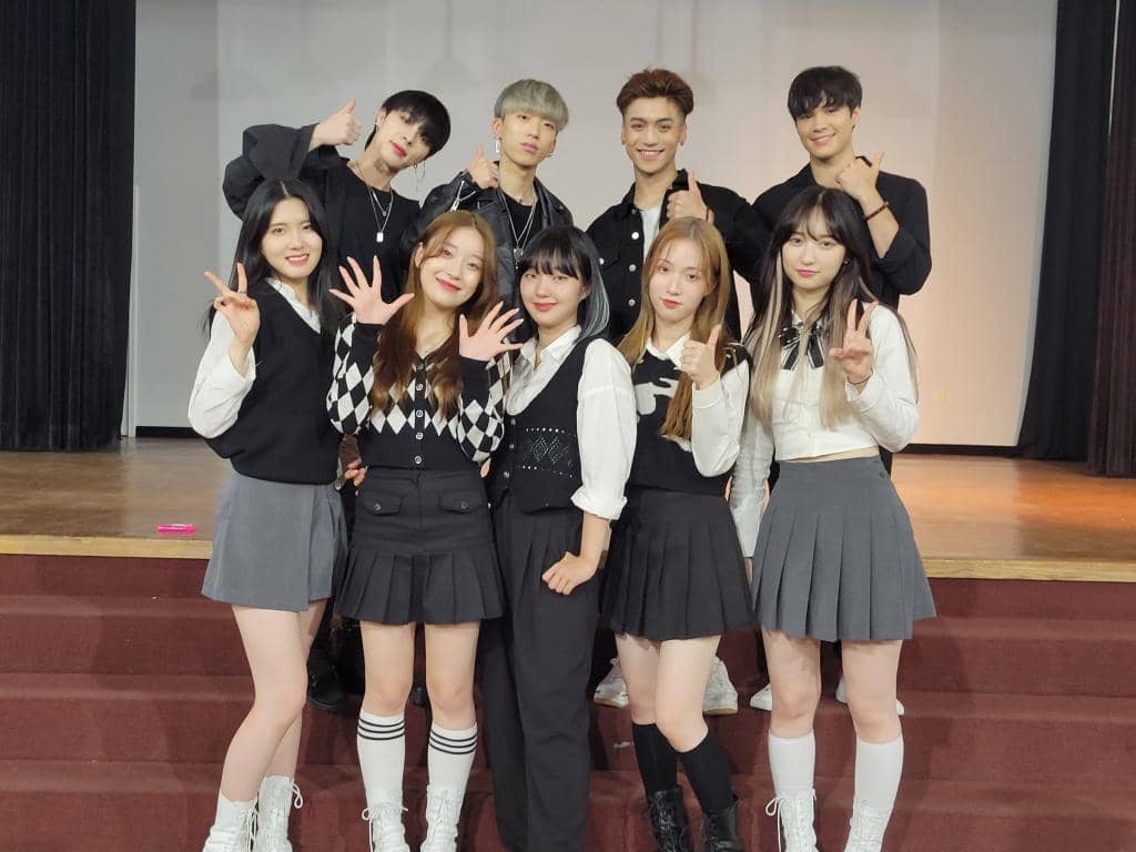 2021 애틀랜타 코리안페스티벌에서 공연할 걸그룹 인터걸스(앞중), 루미너스(뒷줄 왼편), 범한&amp;제이창 등이 한자리에 모였다.