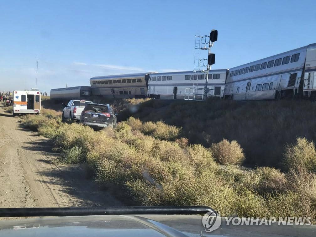 몬태나주 열차 탈선 현장 [킴벌리 포센 제공/AP=연합뉴스]