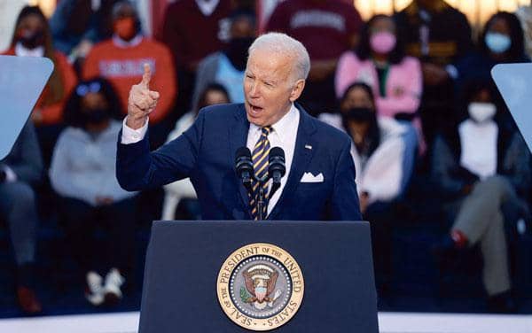 


 조 바이든 대통령이 지난 11일 애틀랜타를 찾아 가진 연설에서 투표권법의 중요성을 역설하고 있다. [로이터]