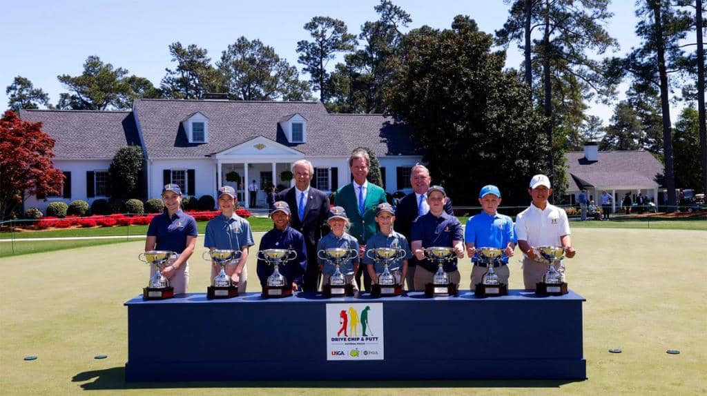 '드라이브, 칩&퍼트' 대회 우승자들과 대회 관계자들.