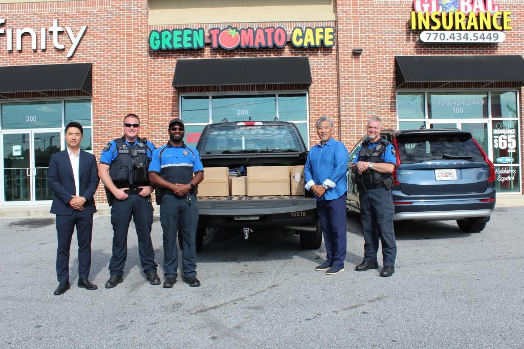 조지아범죄위원회는 캅카운티 경찰국에 손세정제 20박스를 전달했다.