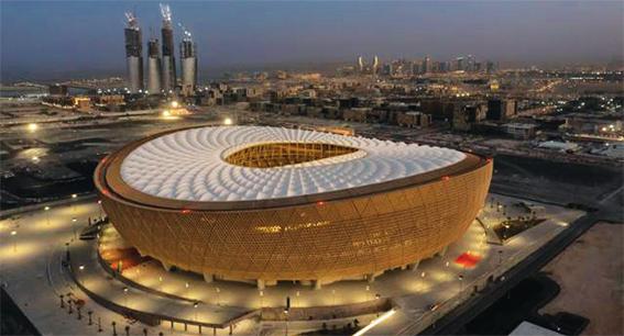 2022 카타르 월드컵 경기장 중 하나인 루사일 스타디움. 카타르 수도 도하를 중심으로 인근 5개 도시 8개 경기장에서 대회가 진행된다. 경기장 건설에 180만 명의 인부가 투입됐다. 			              <카타르 월드컵 조직위원회 제공>