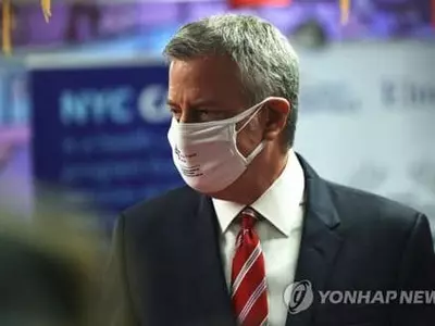 뉴욕시 "마스크 2장 겹쳐 써라"…시민들 "웃긴다" 반발