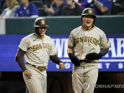 김하성 MLB 첫 홈런…왼쪽 폴 맞힌 동점 솔로포 등 첫 3번 출루