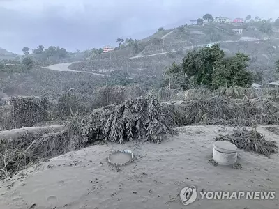 화산재가 삼킨 카리브해 세인트빈센트섬…전기·물도 끊겨