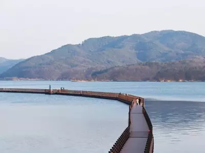 예의 따지는 양반 고을에… 예술의 끼 충만한 호반 마을