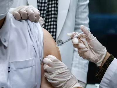 주정부들, 백신 접종 연령 50대로 낮춰…공급 확대 덕분
