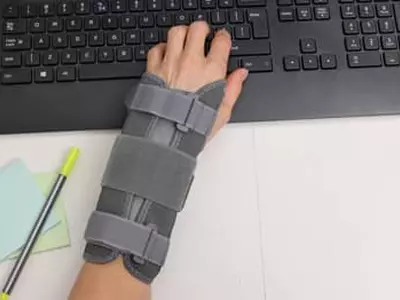 설거지·빨래 등 손 많이 쓰면 네 손가락이 아픈데…