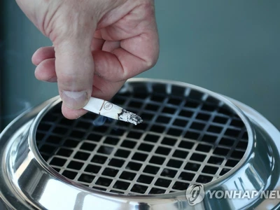 "담배 피우면 뇌도 쪼그라든다"…알츠하이머·치매 연관 주목