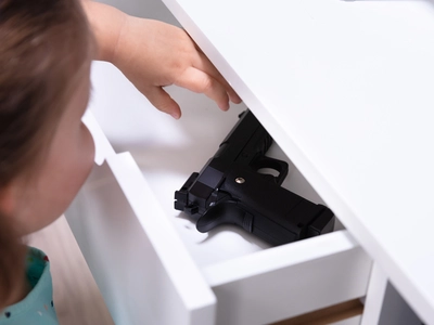 19년간 총기 부주의로 숨진 아동 1262명…⅔는 "갖고 놀다가"