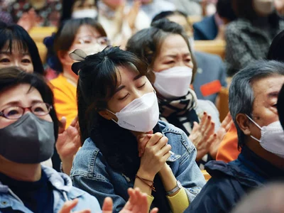 “기도 더 많이 하고 예배 더 자주 출석 할래요”