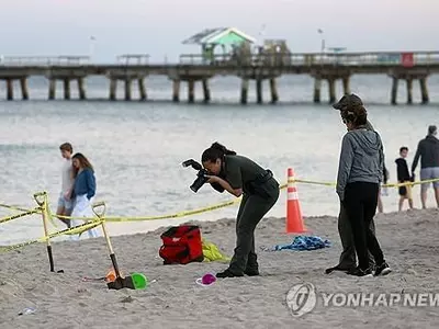 해변서 놀이로 판 모래구덩이 와르르…7세 소녀 사망