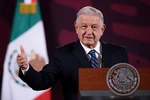 멕시코 “추방 이민자 안받아”…대선 앞둔 미국에 ‘유연정책’ 압박