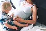 연구진 "임신한 여성, 생물학적 노화 가속"
