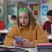 마리에타, 중학교서 셀폰사용 금지법 통과