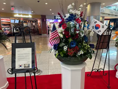 애틀랜타공항 독립기념일 행사에 총영사관 화환과 서한