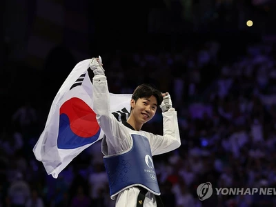 [올림픽] 한국 남자태권도 16년만의 금메달…박태준, 58㎏급 역대 첫 우승