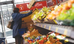 해리스, 식료품 바가지 가격과 전쟁 선포