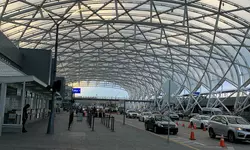 항공기 운항 취소에 생필품 사재기까지