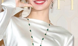 블랙핑크 리사, 루이비통家 입성?.. 아르노 회장부부와 만남 포착