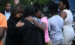 해리스, 허리케인 강타한 조지아 방문…"구호 협력 지속될 것"