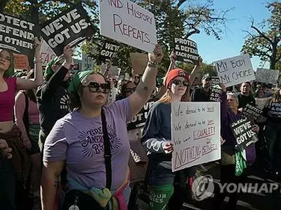 좌절한 미국여성들, 한국의 비혼·비출산 '4B운동' 주목