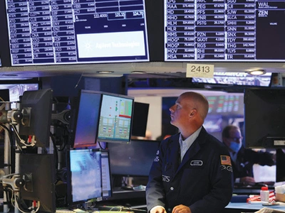 ‘트럼프 랠리’…주식 내다파는 미 기업들