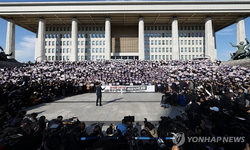계엄사태 후폭풍에 '탄핵 정국' 개막…금주 尹정권 명운 분수령