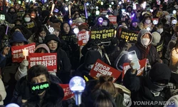 尹지지율 11% 역대 최저…"탄핵 찬성" 75%·"계엄사태는 내란" 71%