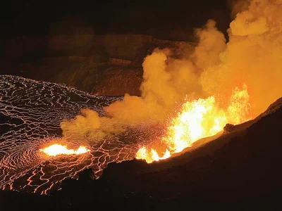 하와이 킬라우에아 화산 분화… 80m 용암 뿜어내