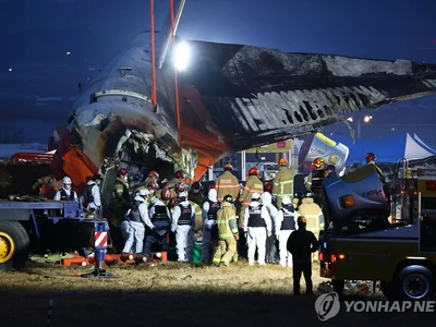 [제주항공 참사] 활주로 중간 착지…양쪽 엔진 고장 의문