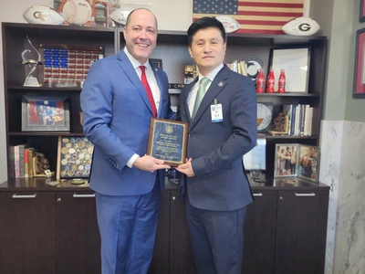 왈렉, 주 법무장관에 명예고문 임명장 수여